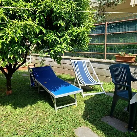 Bilocale Climatizzato A 850m Dalla Casa Katia Apartment Marina di Massa