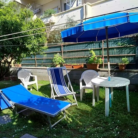 Apartment Bilocale Climatizzato A 850m Dalla Casa Katia Marina di Massa